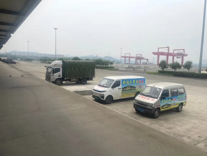 厂区“好油不贵，选脂美”标语